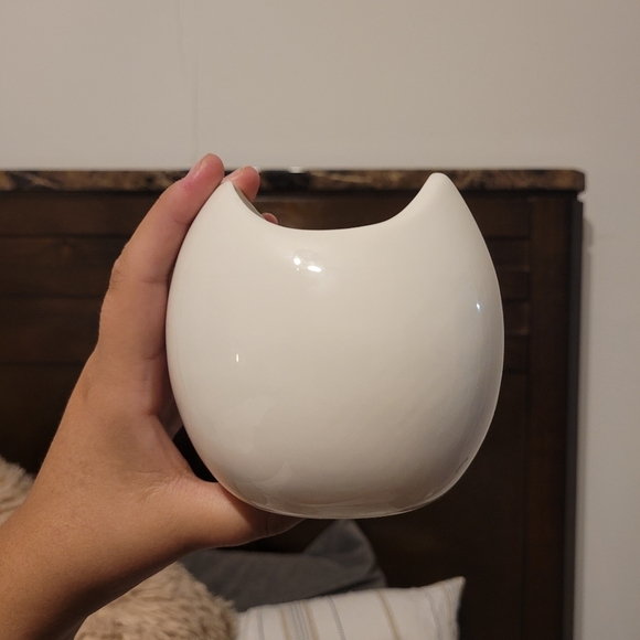 Subtle cat planter - Picture 2 of 5